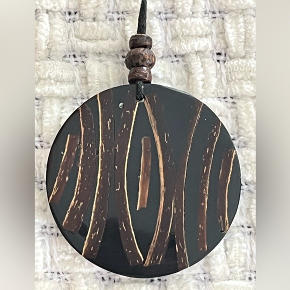 Adjustable Bohemian style, rope medallion necklace. - Picture 4 of 4